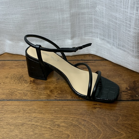 Nine West- black gator print heels - Picture 3 of 3